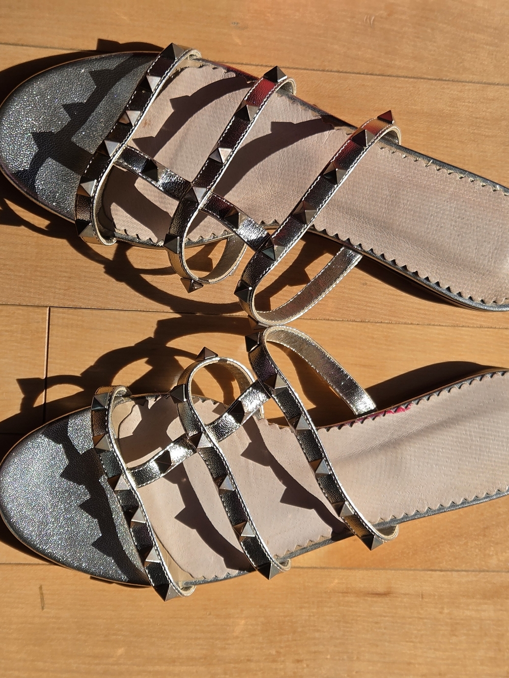 US 9/ SIZE 39 WOMEN'S Valentino Garavani Silver ROCKSTUD Slide Sandals
